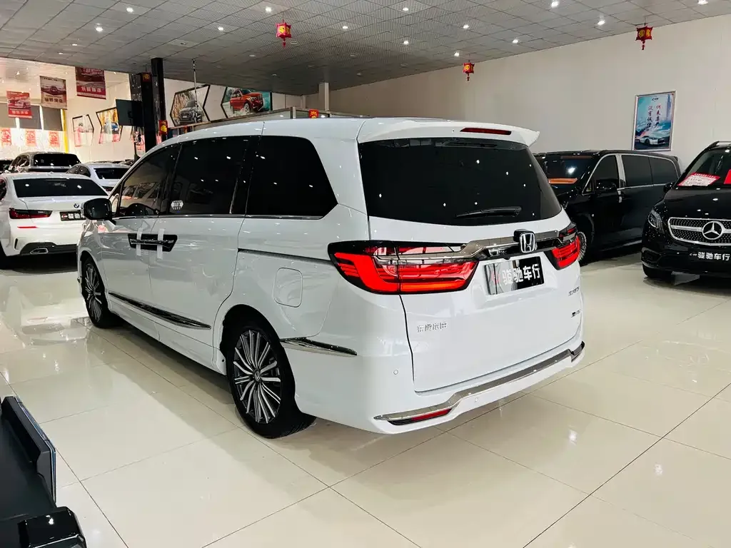 Honda Elysion 2024 из CN, фото 3