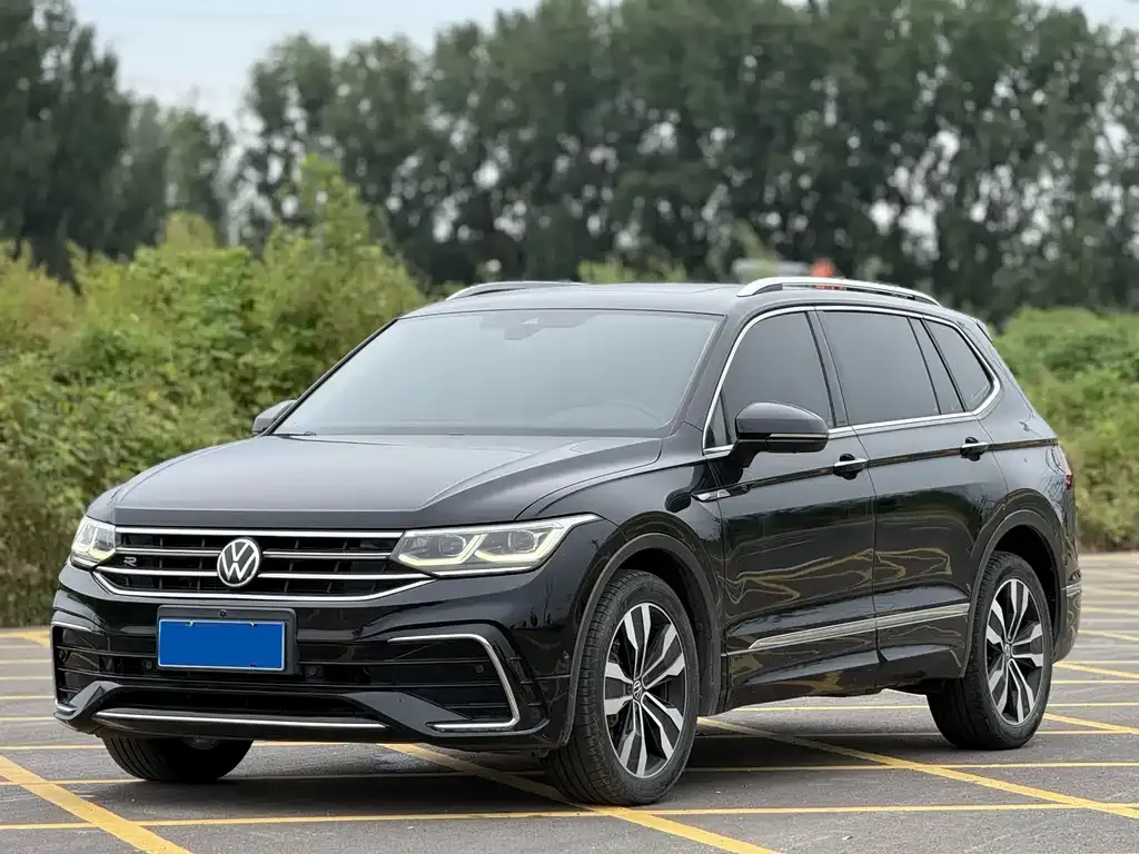 Volkswagen Tiguan L — фото 1