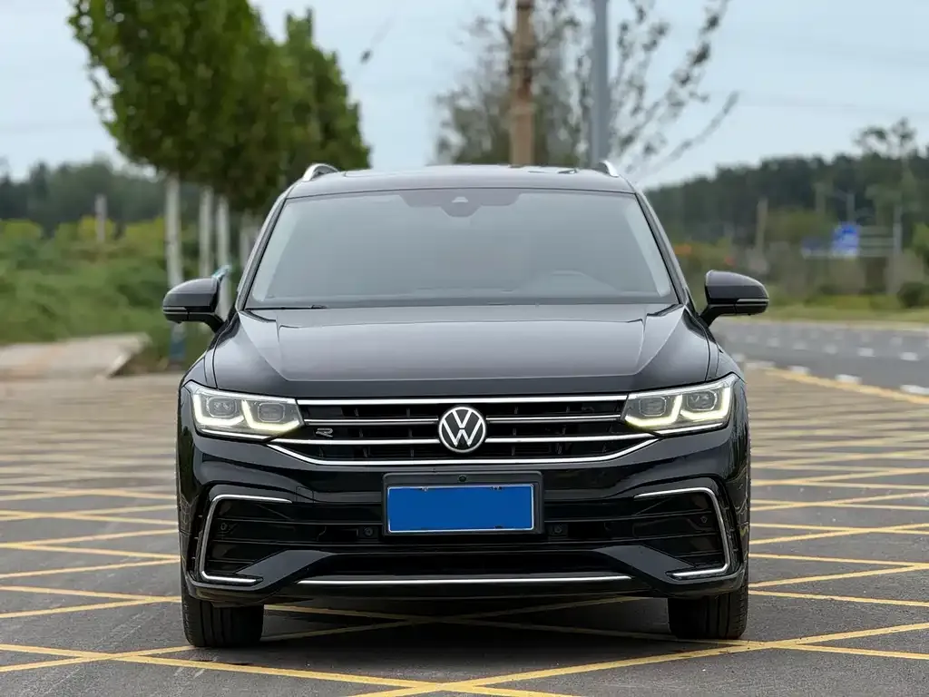 Volkswagen Tiguan L — фото 7