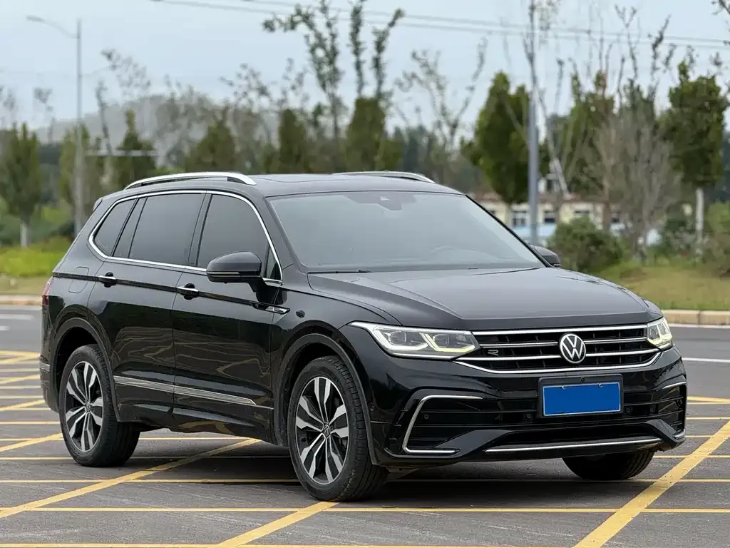 Volkswagen Tiguan L — фото 8