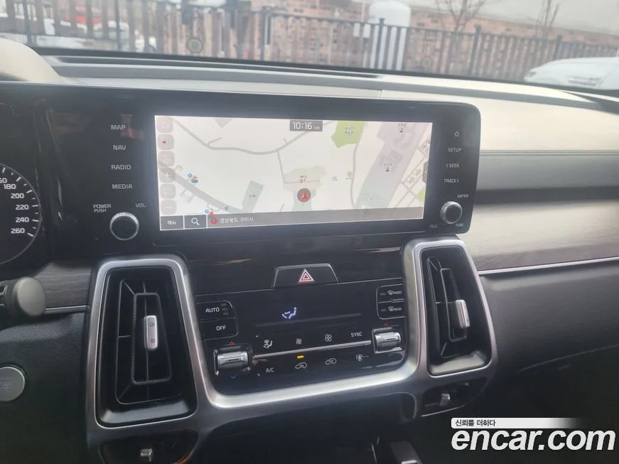 Kia Sorento — фото 6
