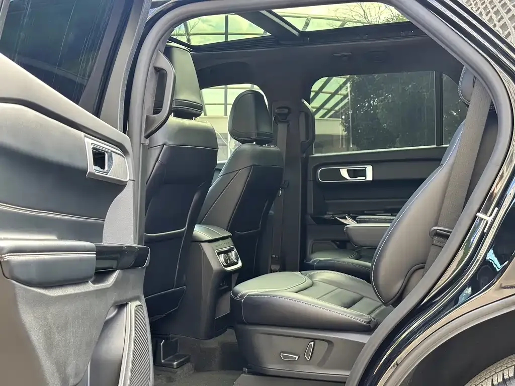 Ford Explorer 2023 из CN, фото 5