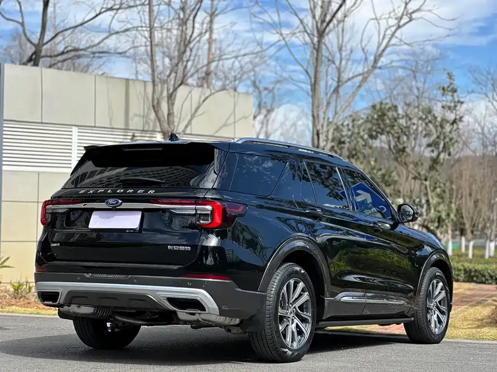 Ford Explorer 2023 из CN, фото 2