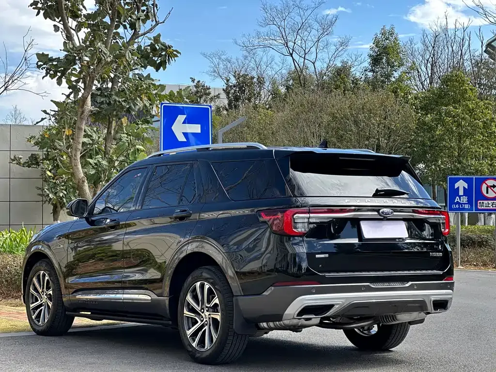 Ford Explorer 2023 из CN, фото 8