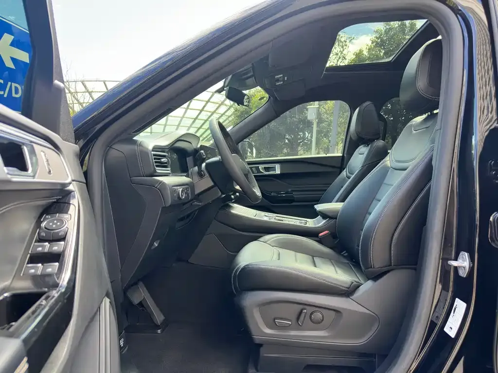 Ford Explorer 2023 из CN, фото 4