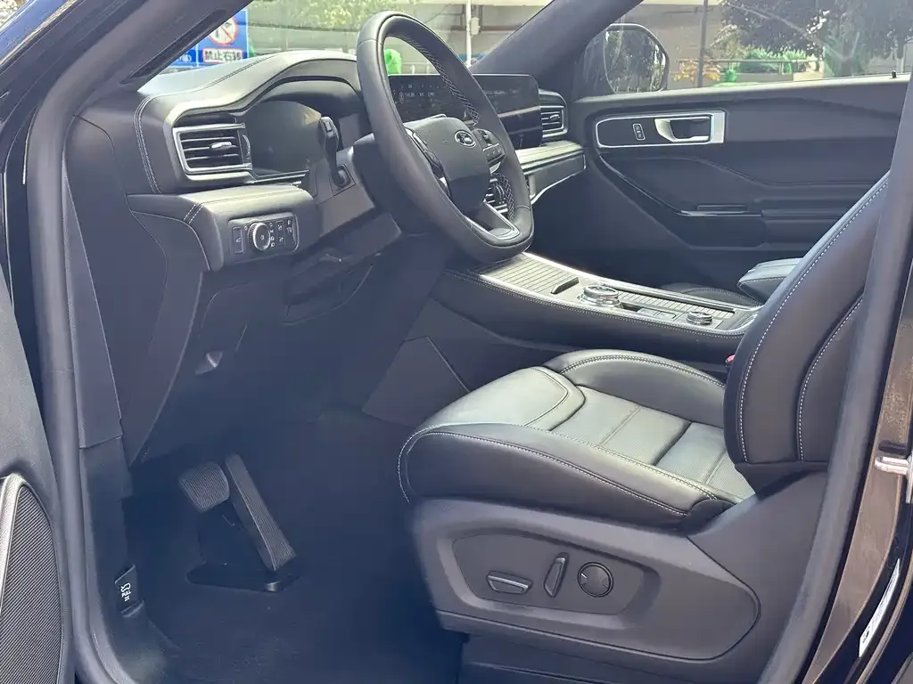 Ford Explorer 2023 из CN, фото 3