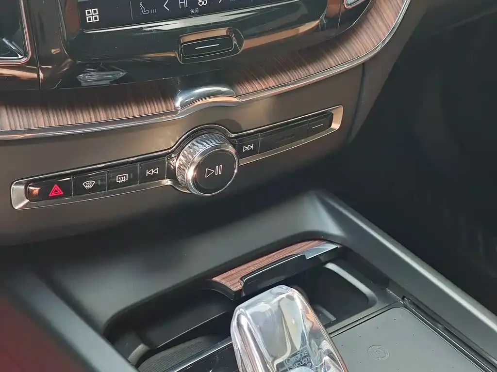 Volvo XC60 PHEV 2023 из CN, фото 5