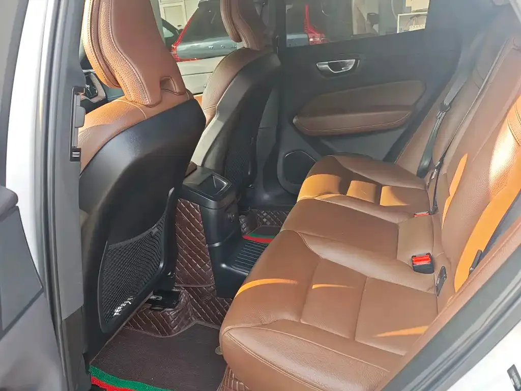 Volvo XC60 PHEV 2023 из CN, фото 8