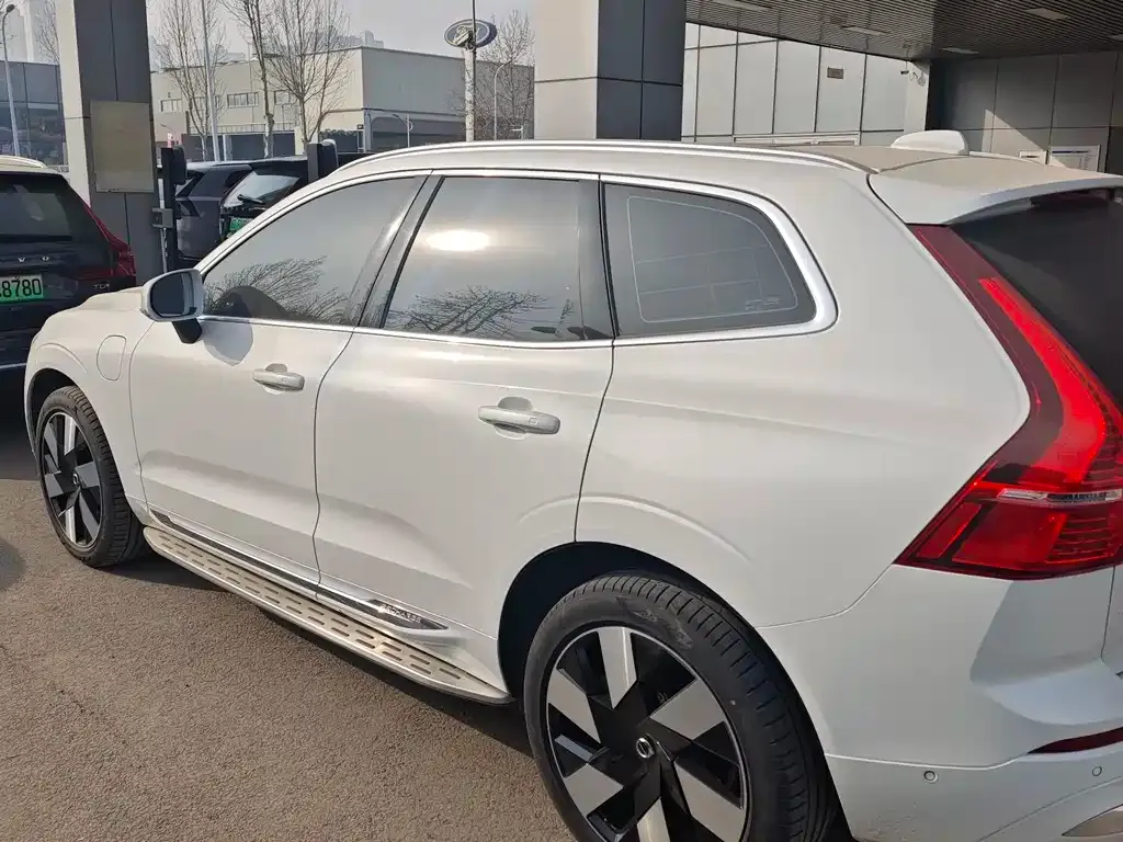 Volvo XC60 PHEV 2023 из CN, фото 6