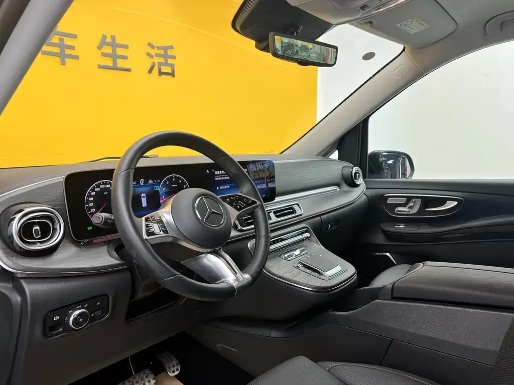 Mercedes-Benz V-Class 2024 из CN, фото 2