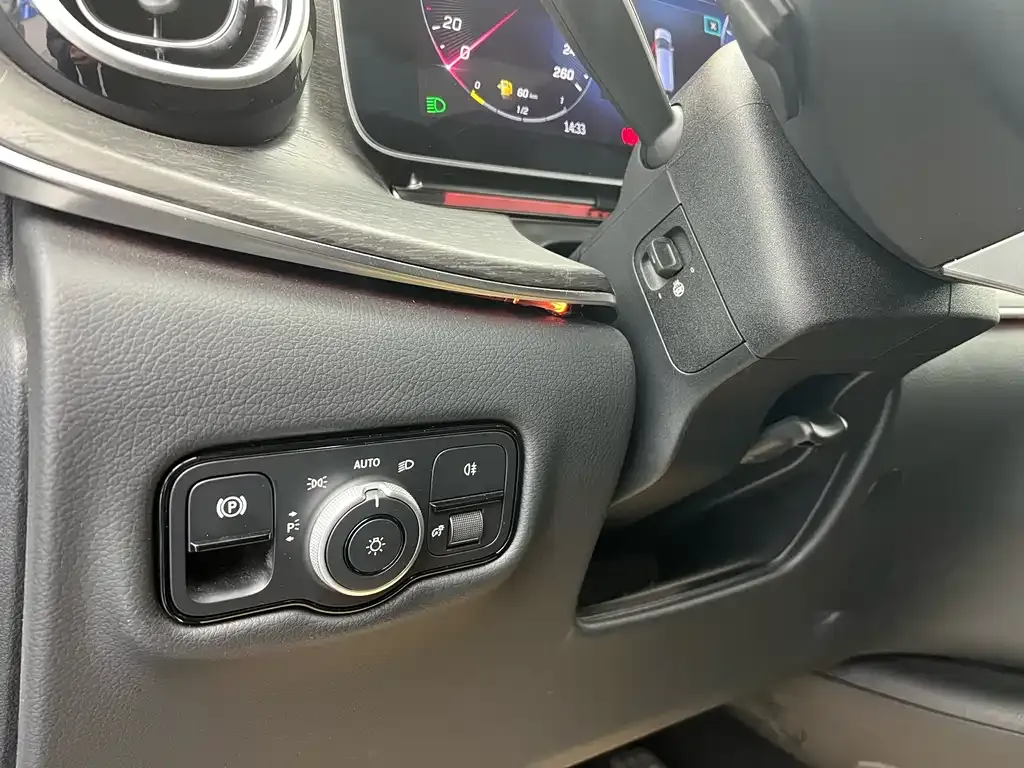 Mercedes-Benz V-Class 2024 из CN, фото 4