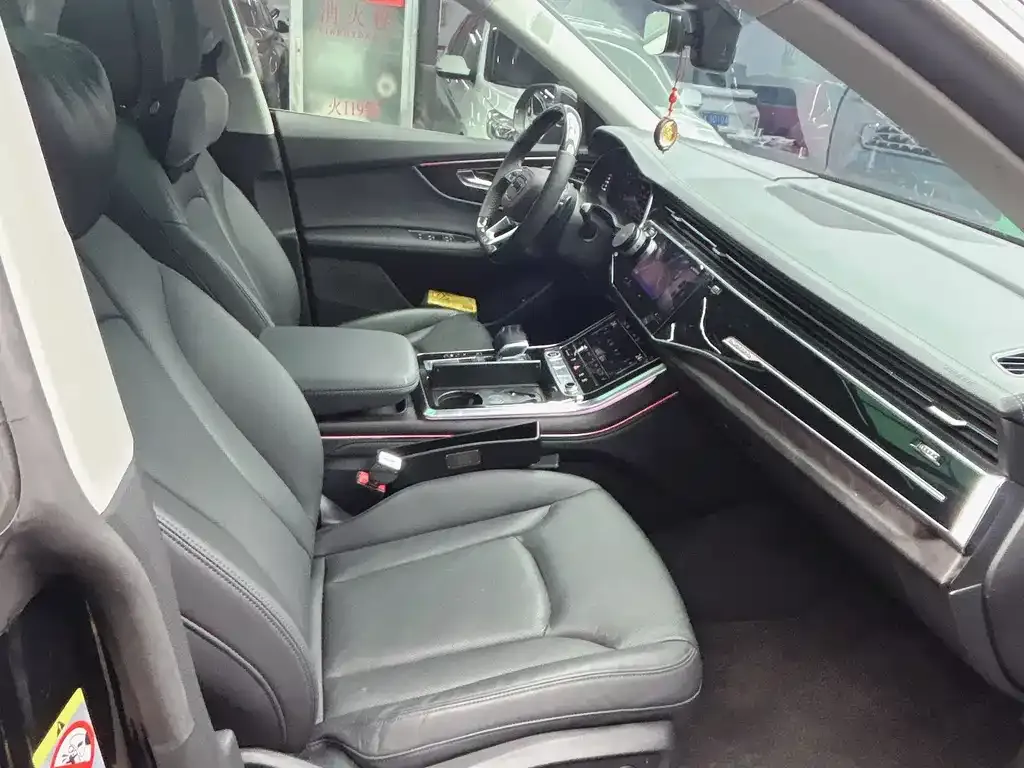 Audi Q8 2023 из CN, фото 7