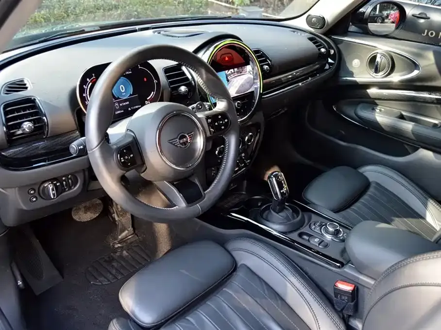 MINI Clubman — фото 3