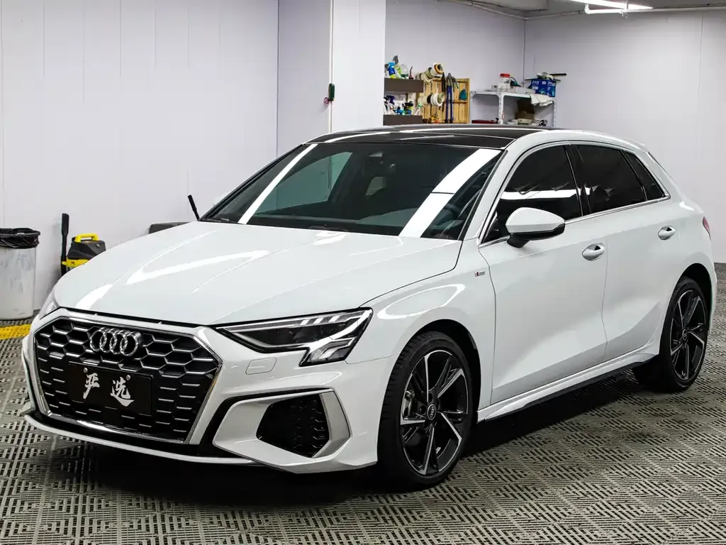 Audi A3 2023 из CN, фото 1