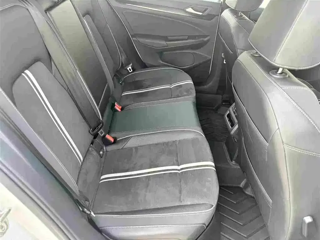 Volkswagen Golf 2021 из CN, фото 5