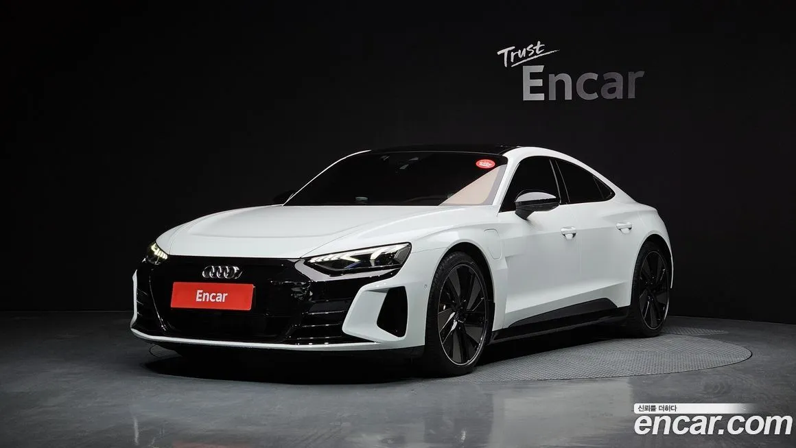 Audi e-tron GT — фото 1