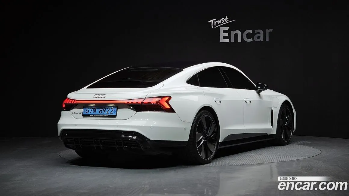 Audi e-tron GT — фото 8