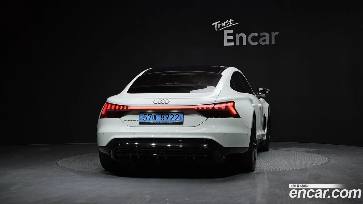 Audi e-tron GT — фото 5