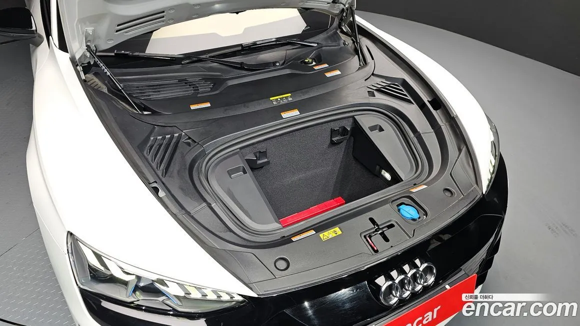 Audi e-tron GT — фото 10