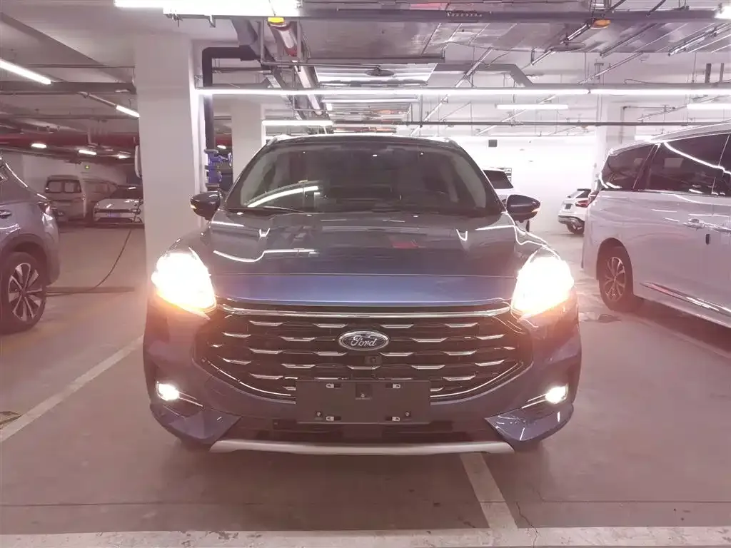 Ford Escape 2023 из CN, фото 2