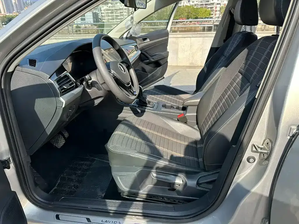 Volkswagen Lavida 2021 из CN, фото 2