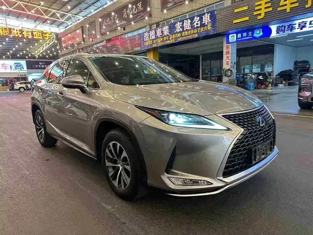 Lexus RX — фото 1