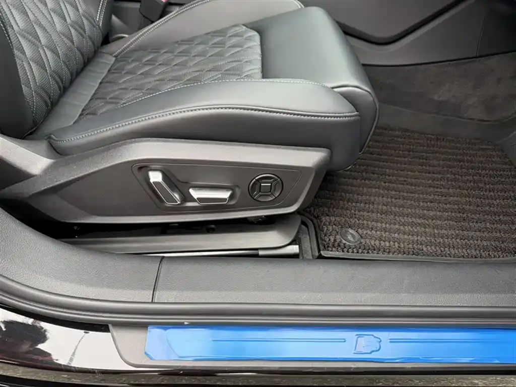 Audi A6L 2025 из CN, фото 5
