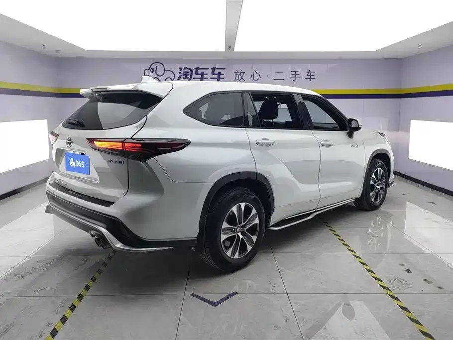 Toyota Crown Kluger 2024 из CN, фото 7