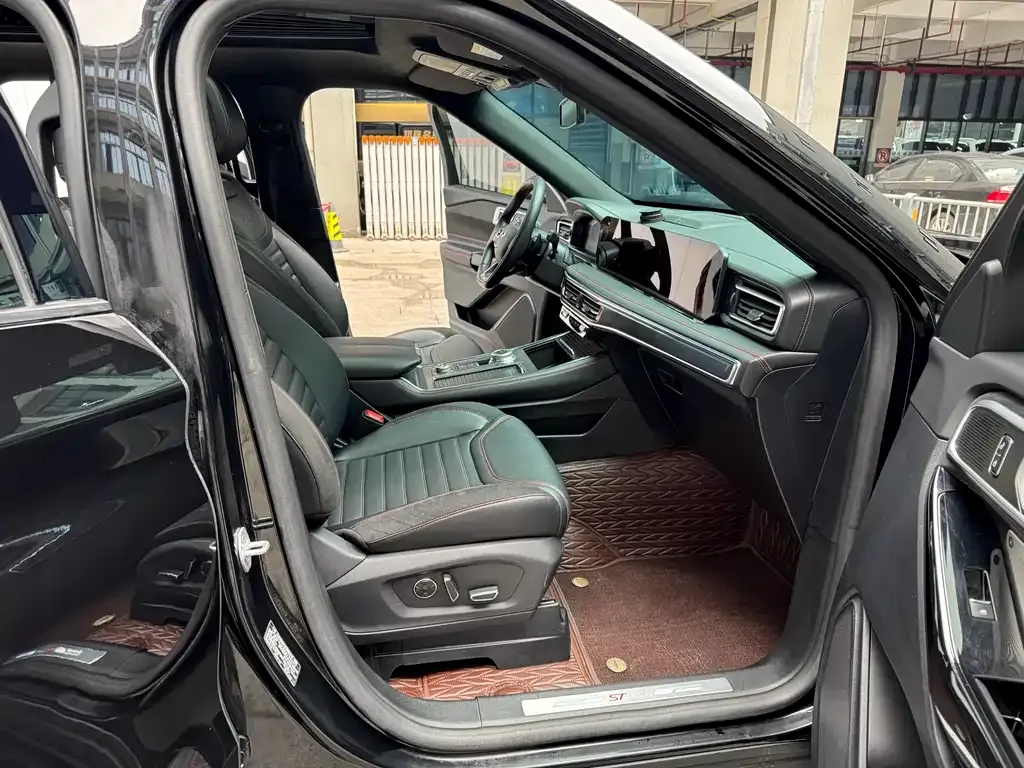 Ford Explorer 2023 из CN, фото 2