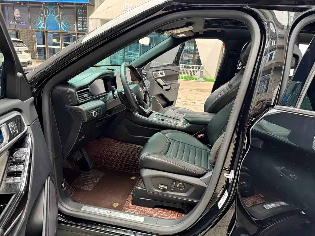 Ford Explorer 2023 из CN, фото 6