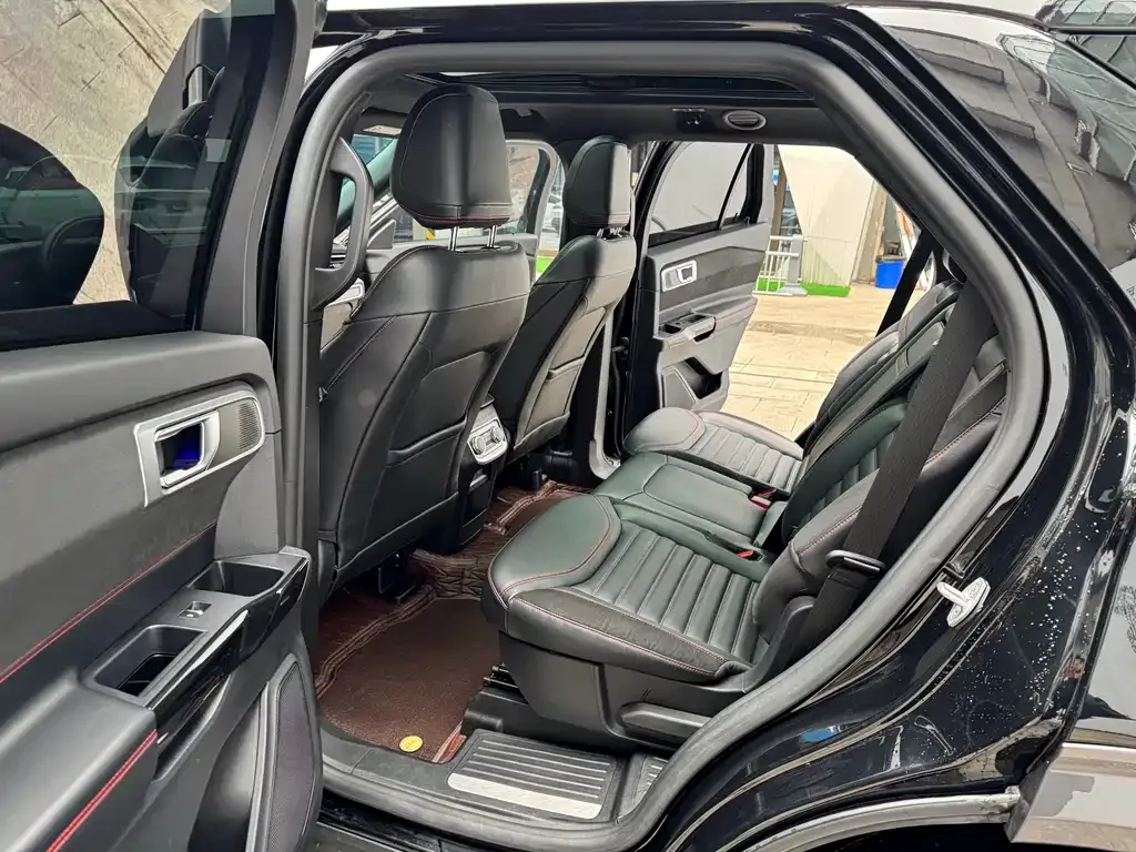 Ford Explorer 2023 из CN, фото 10