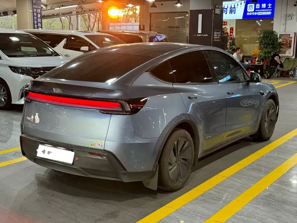 Tesla Model Y — фото 10