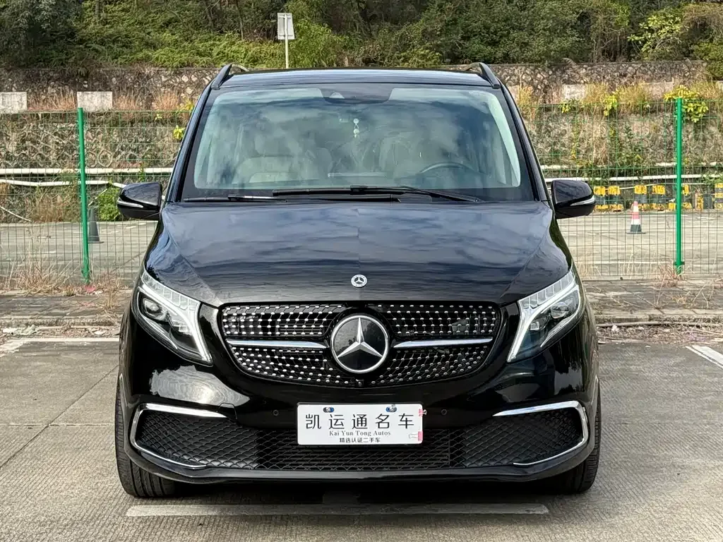 Mercedes-Benz V-Class — фото 1