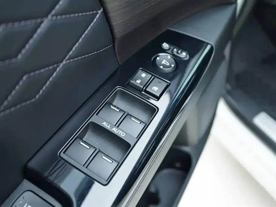 Honda Elysion 2023 из CN, фото 8