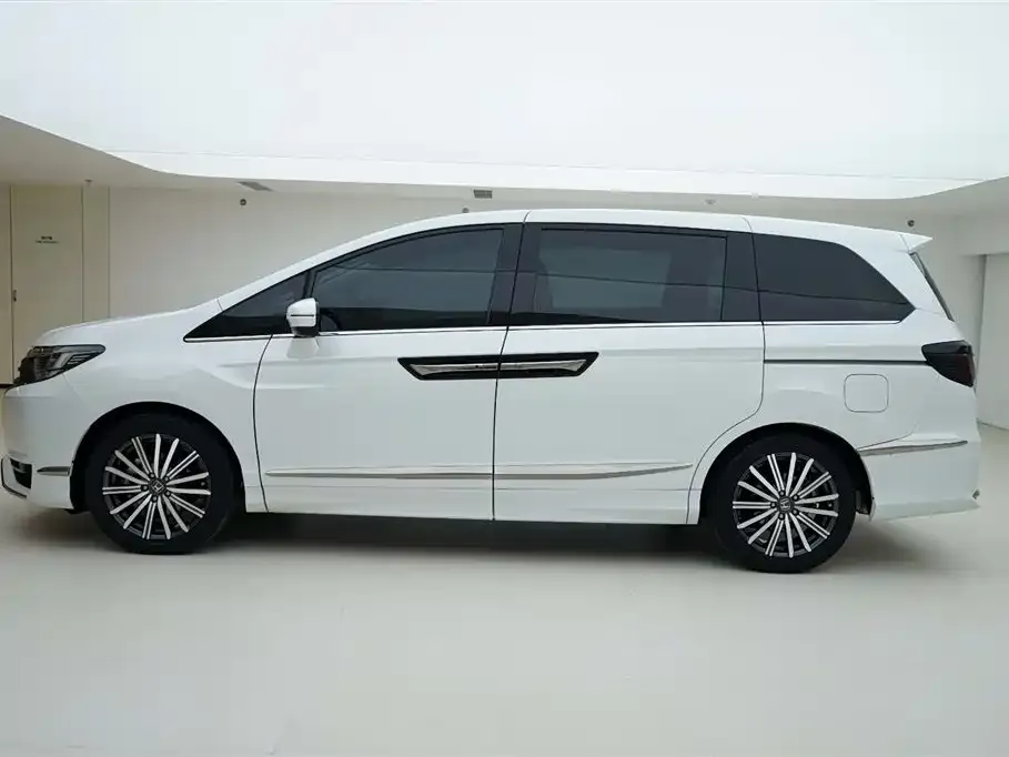 Honda Elysion 2023 из CN, фото 4