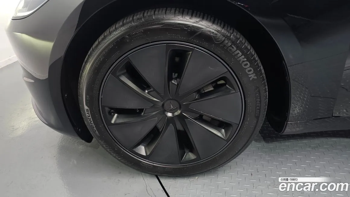 Tesla Model 3 — фото 4