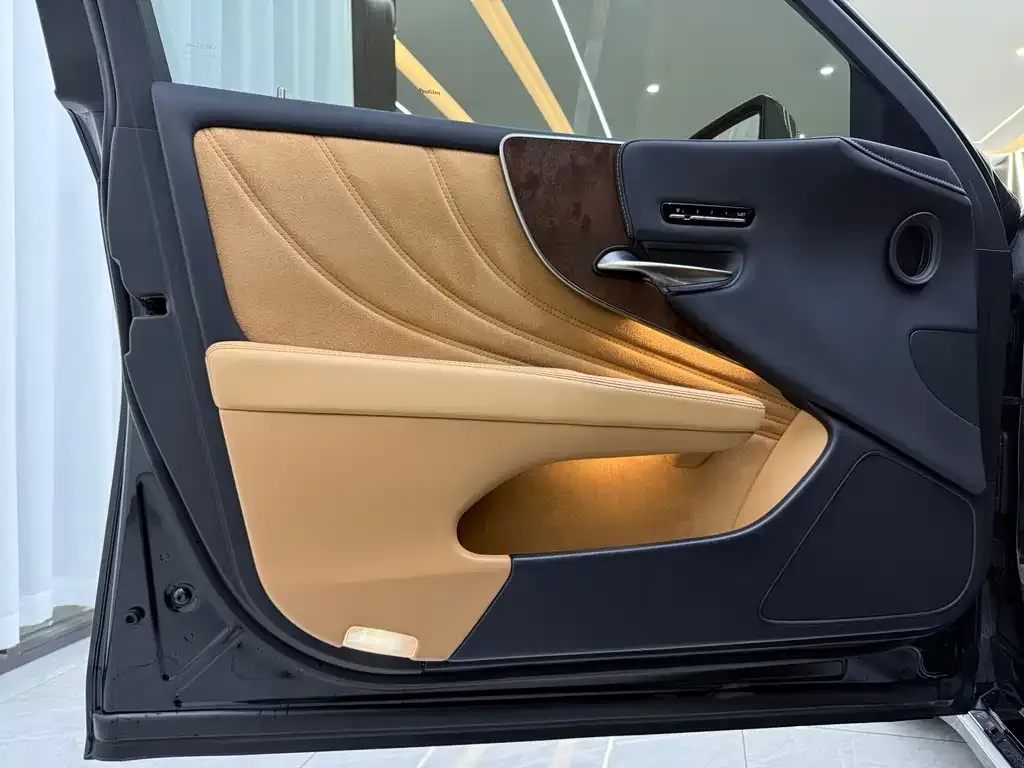 Lexus LS 2023 из CN, фото 3