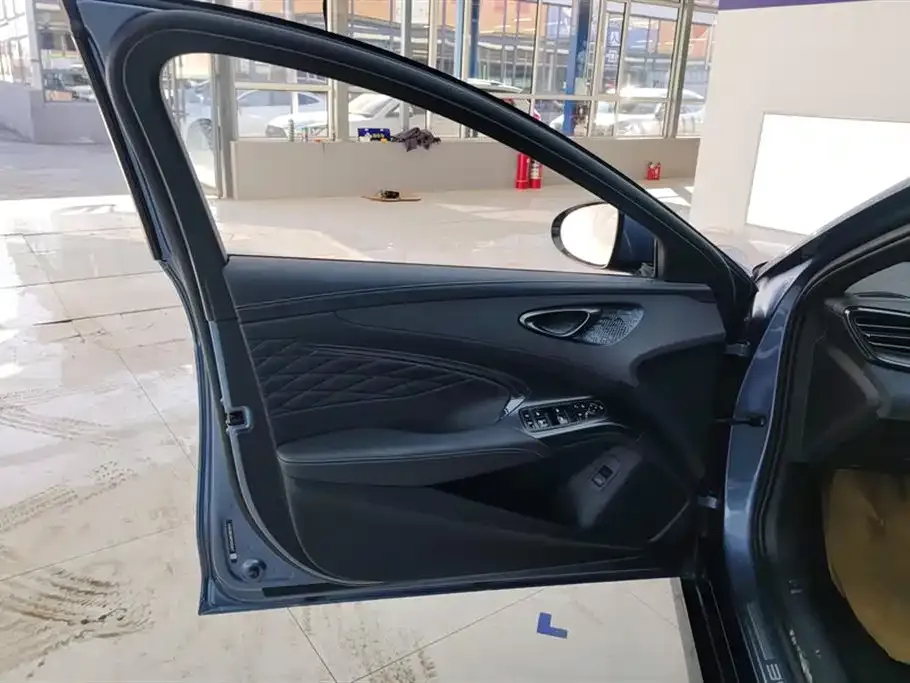 BYD Seal — фото 7