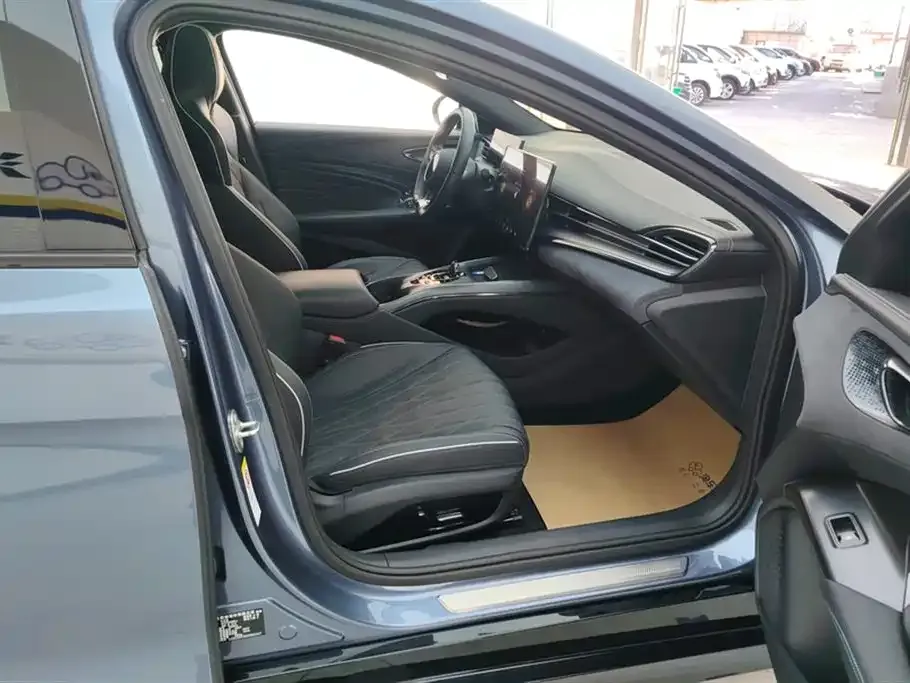 BYD Seal — фото 10