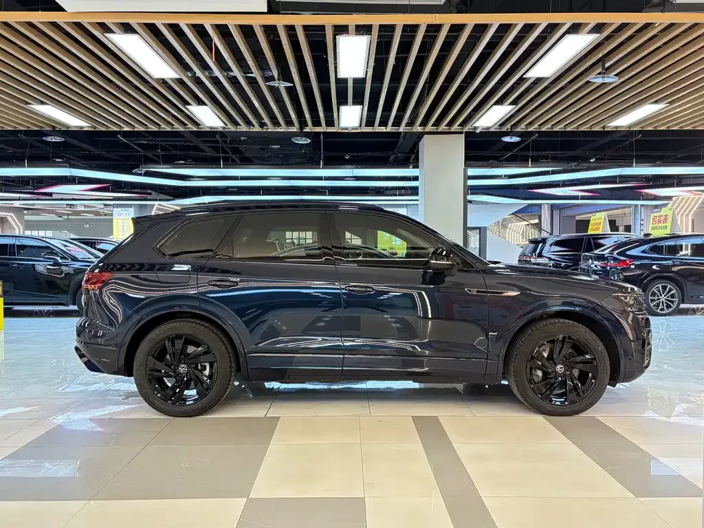Volkswagen Touareg 2023 из CN, фото 10