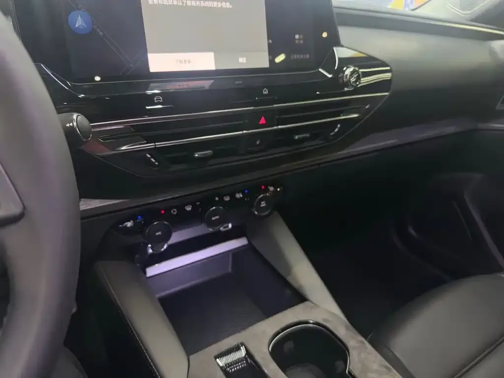 Citroen C5 X 2025 из CN, фото 4