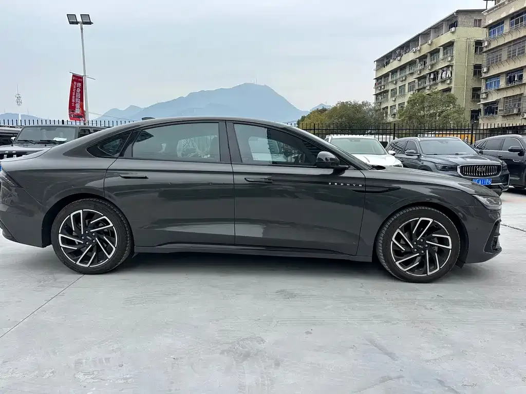 Lincoln Z 2023 из CN, фото 4
