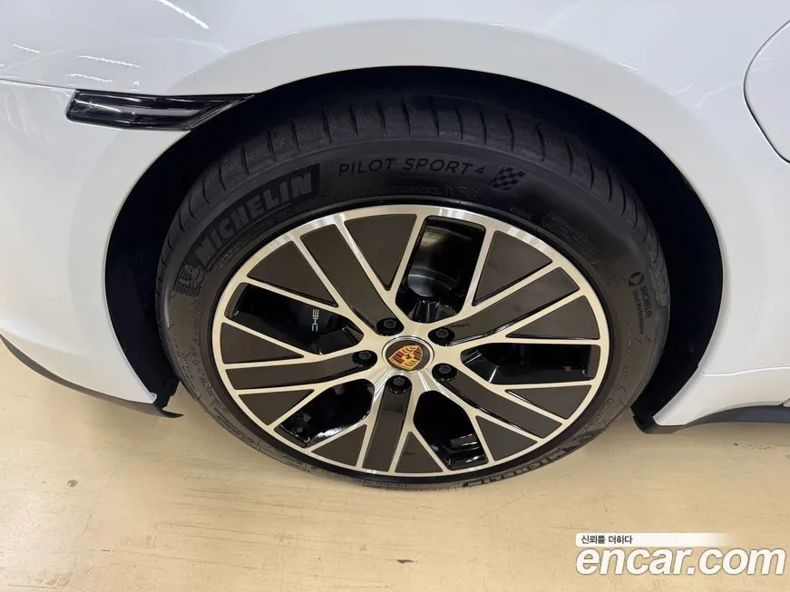 Porsche Taycan 2024 из KR, фото 4