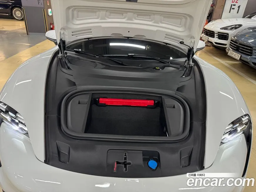 Porsche Taycan 2024 из KR, фото 2