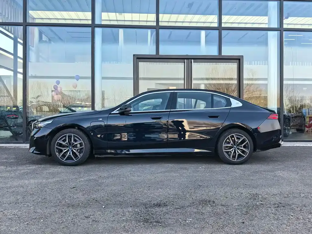 BMW i5 — фото 6