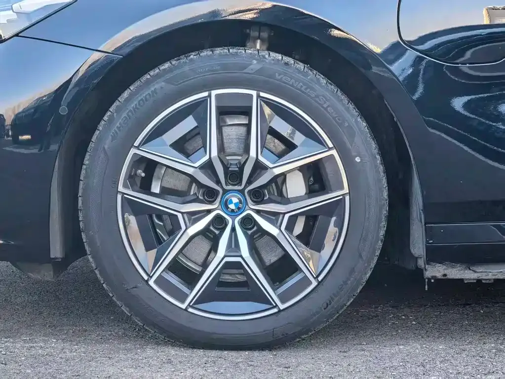 BMW i5 — фото 8