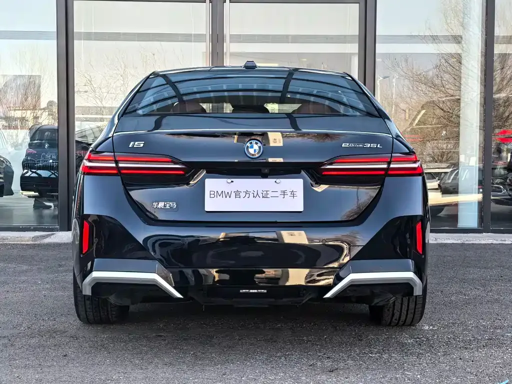 BMW i5 — фото 10