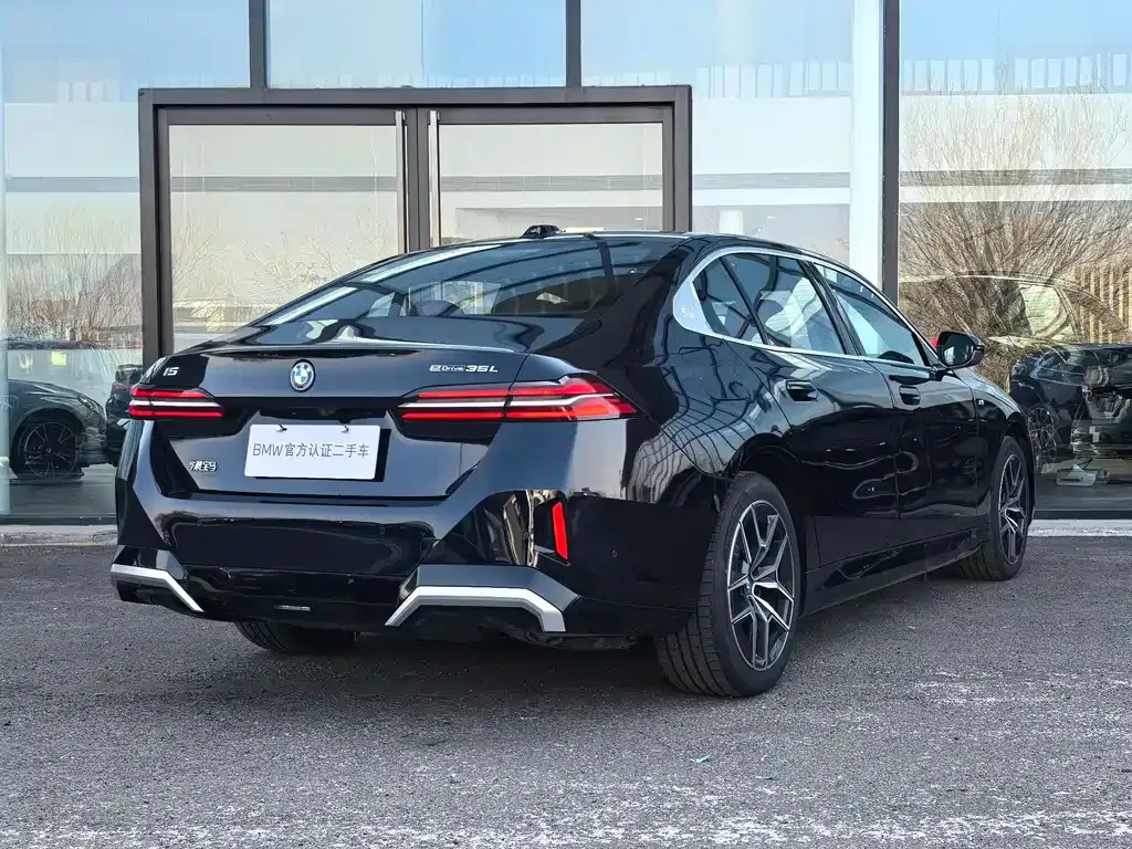 BMW i5 — фото 7