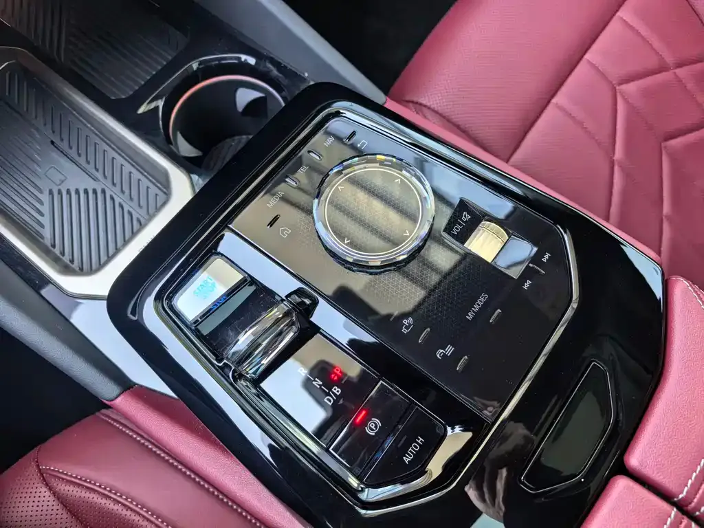 BMW i5 — фото 9