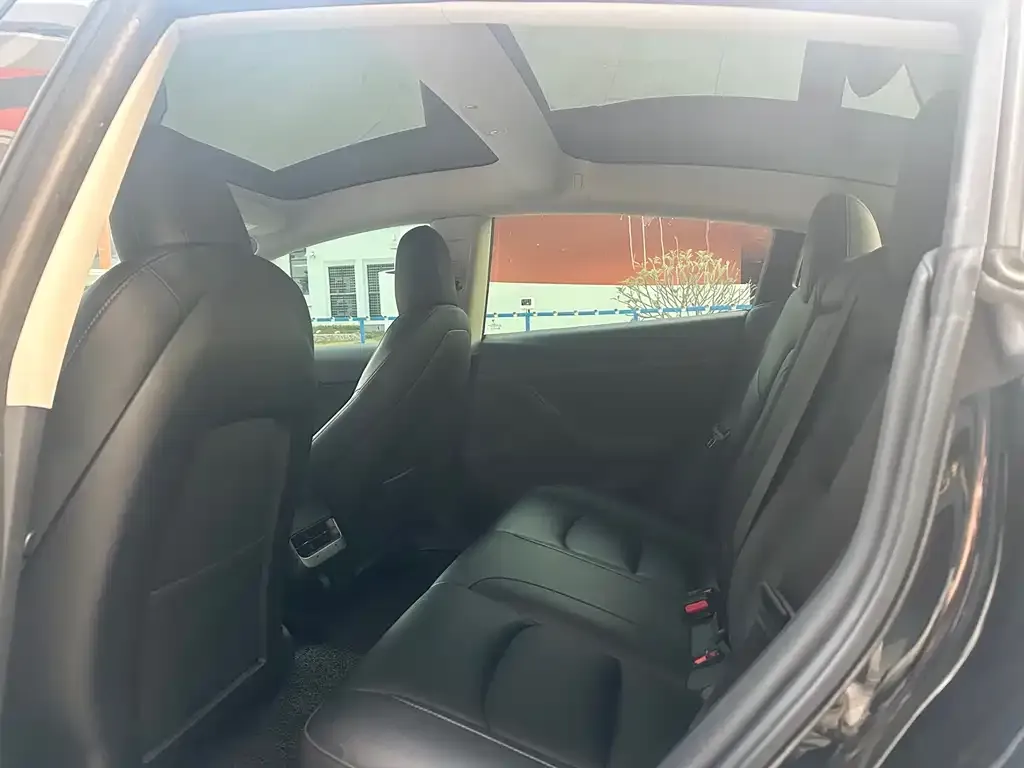 Tesla Model 3 — фото 3